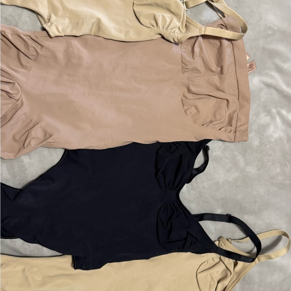 SKIMS Shapewear Set in Black and Tan - Picture 3 of 7